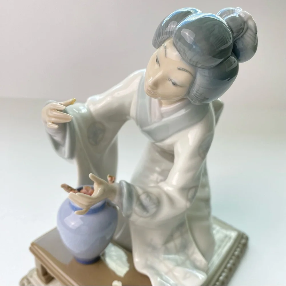 VINTAGE LLADRO JAPANESE GIRL DECORATING Flower Arranger - Picture 2 of 9